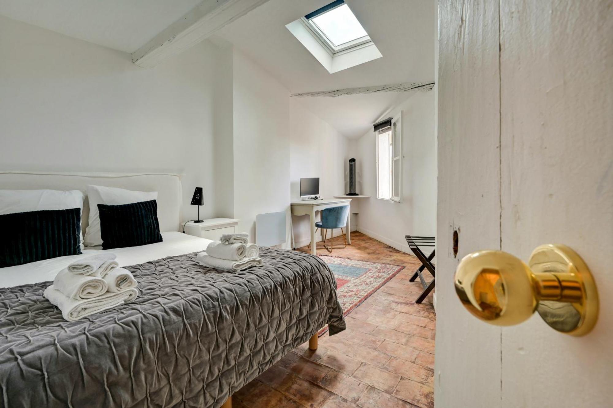 Les Suites De Montigny آيكس أومبروفينس الغرفة الصورة